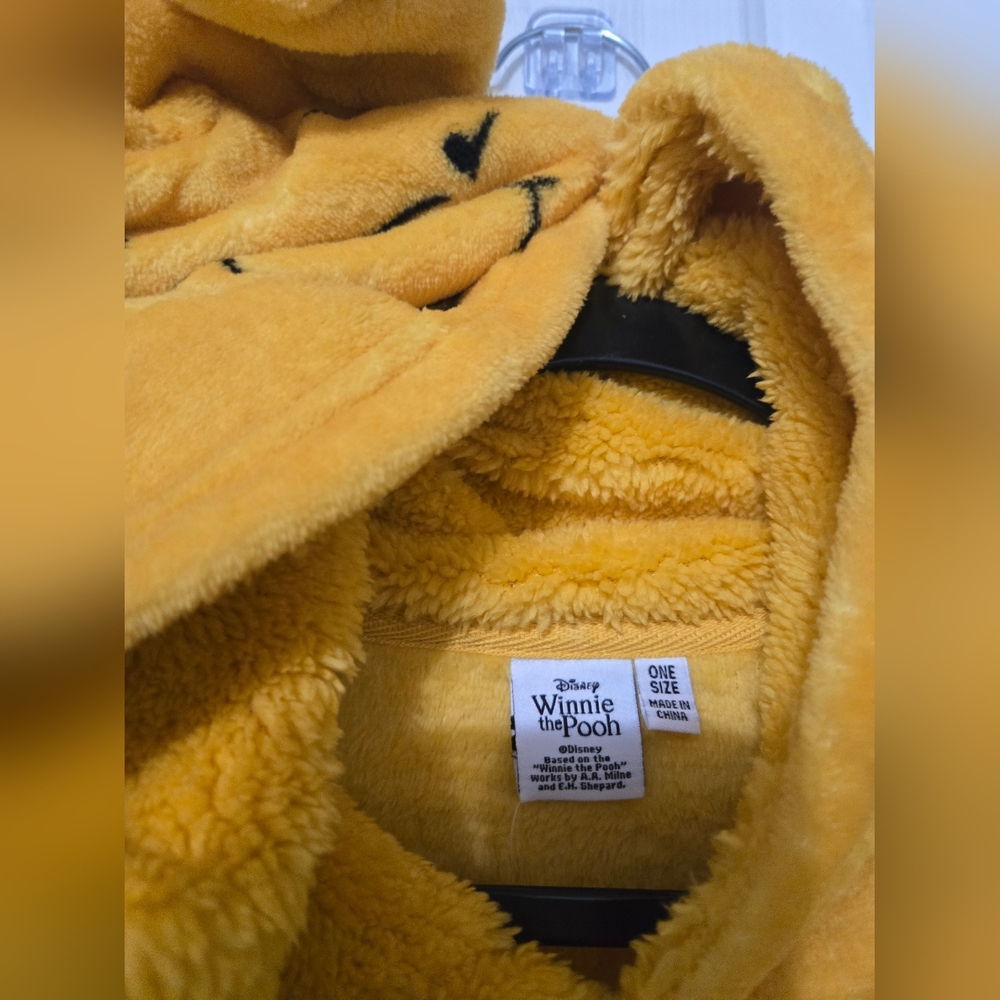 Disney Winnie The Pooh Yellow Hooded Blanket with Red Pocket Ptp 31" - Picture 4 of 5